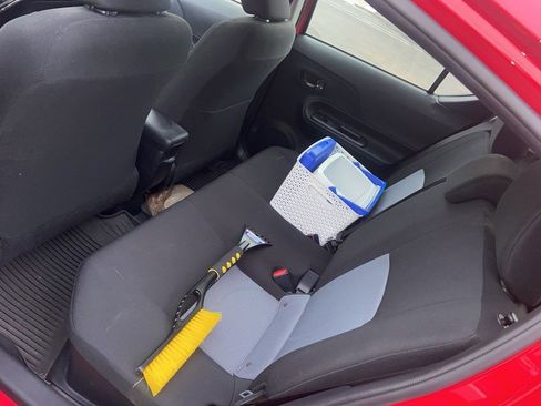 Used 2019 Toyota Prius C image 19