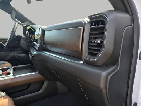 Used 2024 Chevrolet Silverado 2500 High Country AWD/4WD image 17