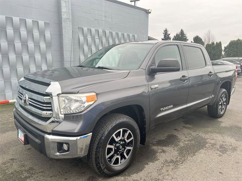 Used 2017 Toyota Tundra SR5 image 2