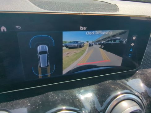 Used 2024 Mercedes-Benz GLB 250 4MATIC image 7