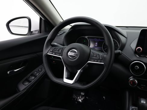 Used 2025 Nissan Sentra SV FWD image 31