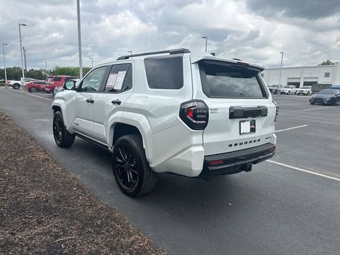 Certified 2025 Toyota 4Runner 4WD image 5
