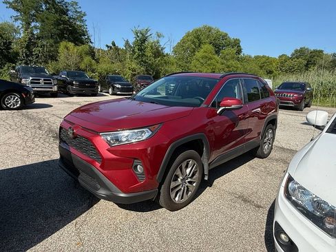 Used 2019 Toyota RAV4 XLE Premium w/ Cold Weather Package AWD/4WD image 3