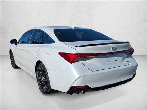 Used 2019 Toyota Avalon XSE image 8
