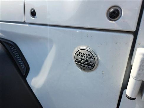 Used 2020 Jeep Gladiator Sport w/ Quick Order Package 23S AWD/4WD image 9