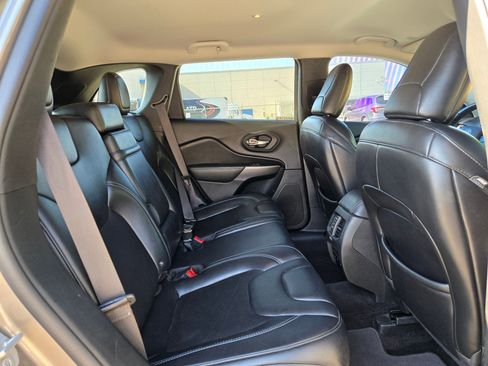 Used 2019 Jeep Cherokee Latitude Plus FWD image 25