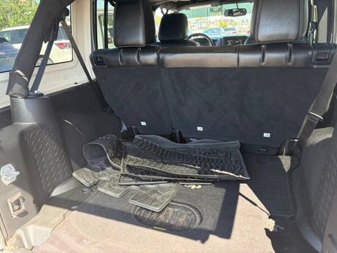 Used 2017 Jeep Wrangler Unlimited Rubicon AWD/4WD image 28