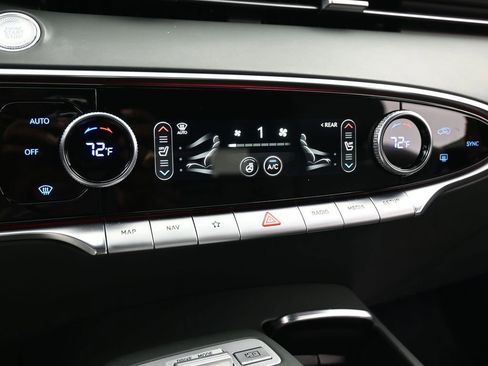 Used 2022 Genesis GV70 2.5T w/ Advanced Package image 25