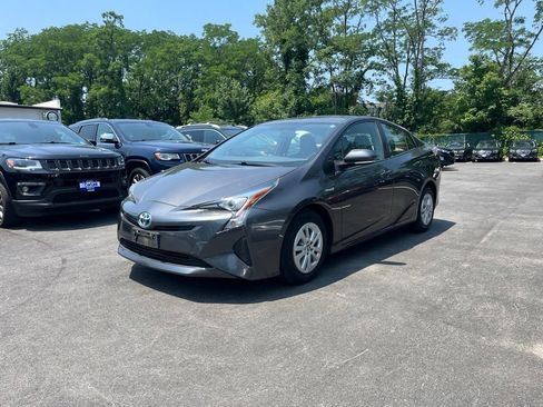 Used 2016 Toyota Prius Two FWD image 3