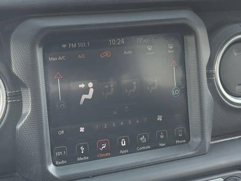Used 2018 Jeep Wrangler Unlimited Sahara AWD/4WD image 29