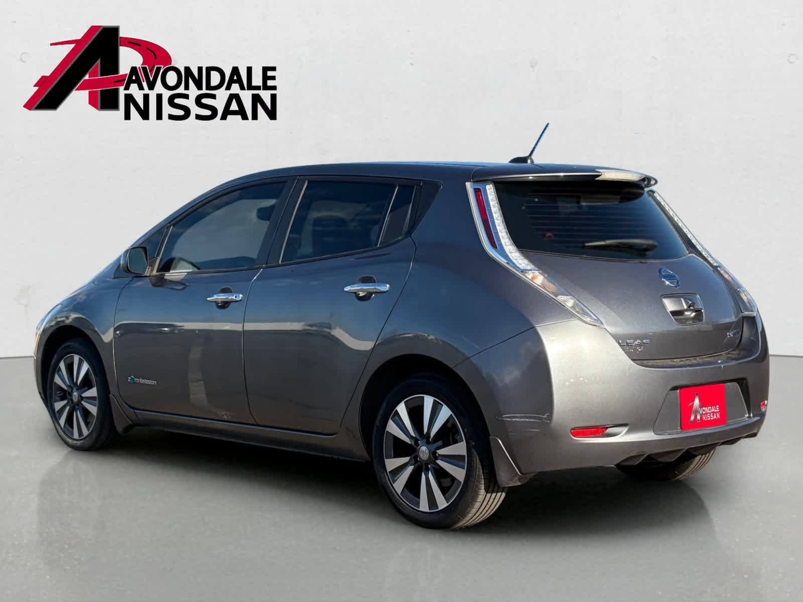 Used 2015 Nissan Leaf SL FWD image 4