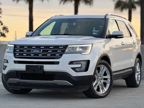 Used 2017 Ford Explorer Limited FWD image 1