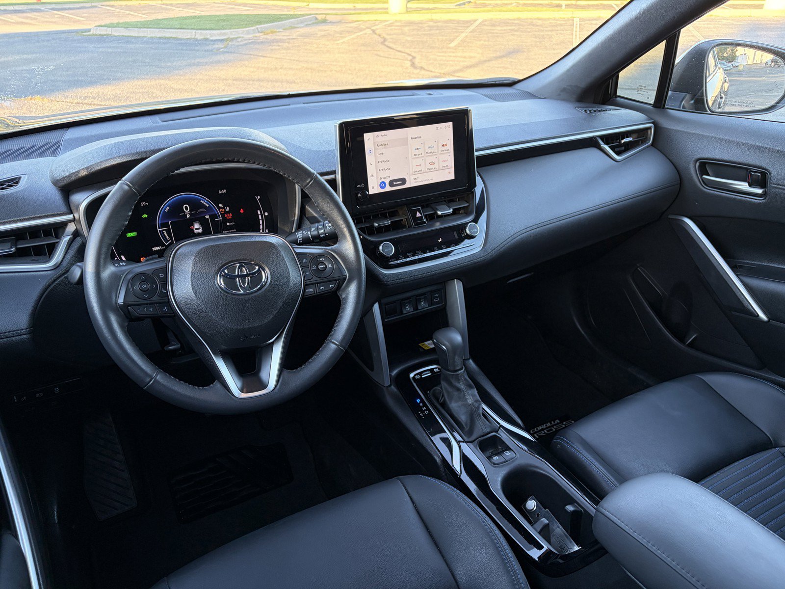 Used 2023 Toyota Corolla Cross AWD Hybrid w/ Convenience Package image 10
