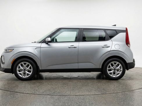 Used 2025 Kia Soul LX w/ LX Technology Package FWD image 5