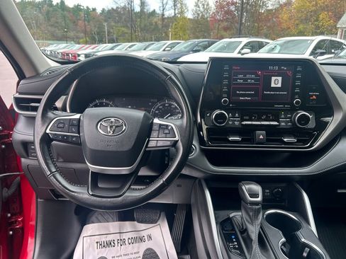 Used 2022 Toyota Highlander XLE image 23