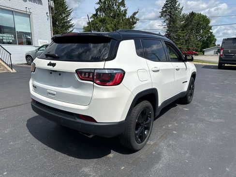 Used 2018 Jeep Compass Latitude w/ Popular Equipment Group AWD/4WD image 3
