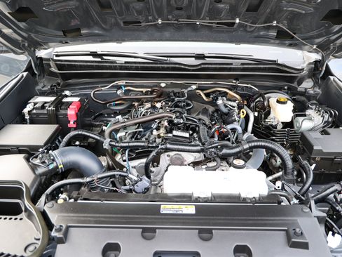 Certified 2025 Toyota Tacoma SR5 w/ SR5 Upgrade Package AWD/4WD image 17