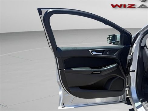 Used 2017 Ford Edge SEL image 16