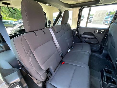 Used 2023 Jeep Wrangler Unlimited Sahara w/ Cold Weather Group AWD/4WD image 15