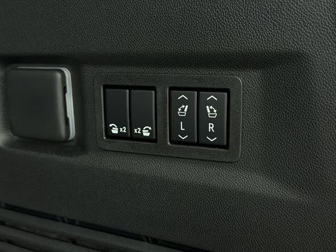 Used 2026 GMC Yukon Denali w/ Sun & Power Step Package AWD/4WD image 15
