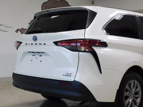 Used 2021 Toyota Sienna XLE image 84