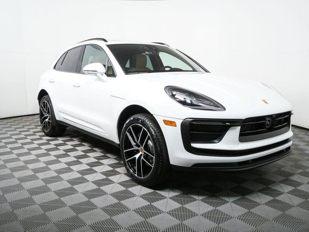 Certified 2026 Porsche Macan AWD/4WD image 27