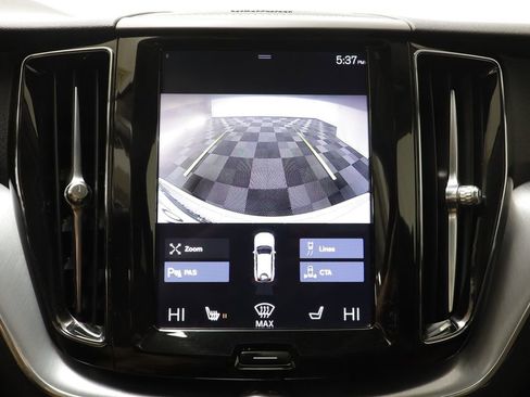 Used 2020 Volvo XC60 T5 Momentum image 11