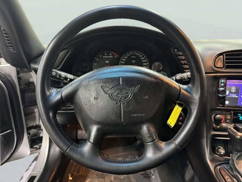 Used 2001 Chevrolet Corvette Coupe w/ Preferred Equipment Group1 RWD image 20