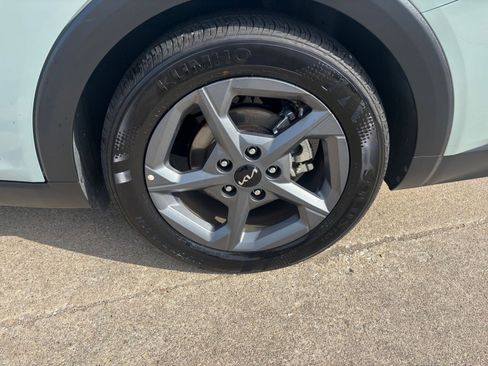 Used 2025 Kia K4 LXS image 29