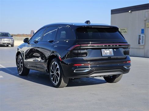 New 2026 Lincoln Nautilus Reserve image 5