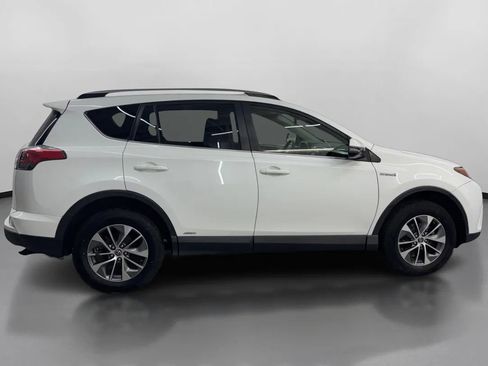 Used 2018 Toyota RAV4 XLE w/ Carpet Mat Package AWD/4WD image 11