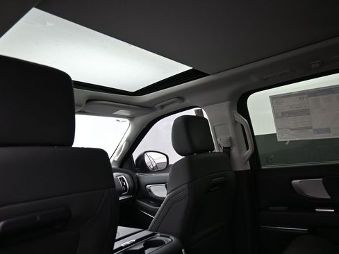 New 2025 Ford Expedition Active image 2