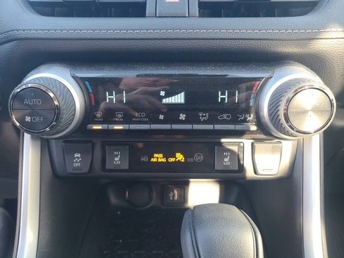 Used 2025 Toyota RAV4 XLE image 27