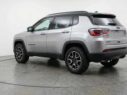 Used 2025 Jeep Compass Trailhawk AWD/4WD image 6