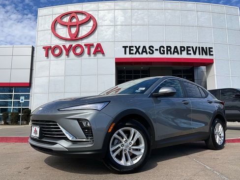 Used 2025 Buick Envista Preferred image 2