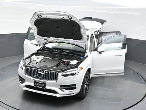 Used 2023 Volvo XC90 B6 Ultimate w/ Lounge Package image 40