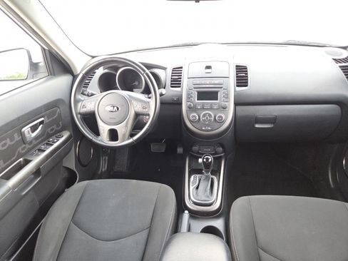 Used 2013 Kia Soul + FWD image 18