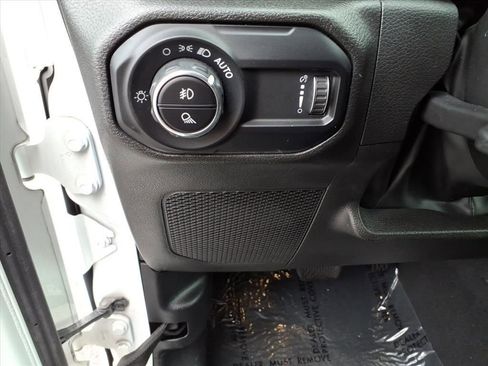 Used 2023 Jeep Gladiator Overland image 10