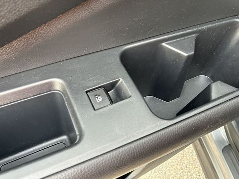Used 2025 Nissan Pathfinder SV AWD/4WD image 22