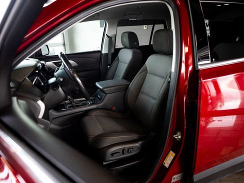 Used 2020 Chevrolet Traverse LT FWD image 11