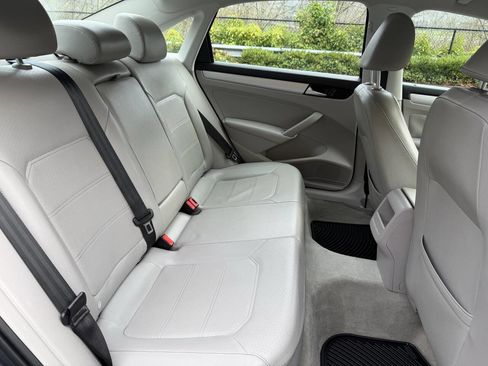 Used 2012 Volkswagen Passat 2.5 SE image 25