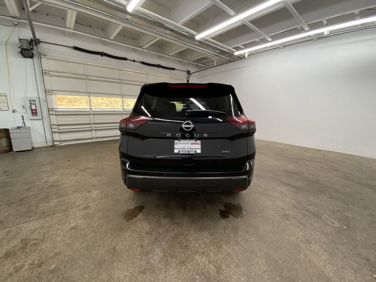 Used 2025 Nissan Rogue SV AWD/4WD image 5