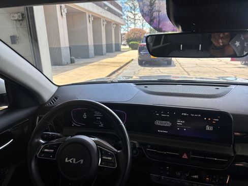 Used 2025 Kia Seltos S FWD image 33