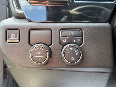 Used 2025 Chevrolet Silverado 1500 LT RWD image 29