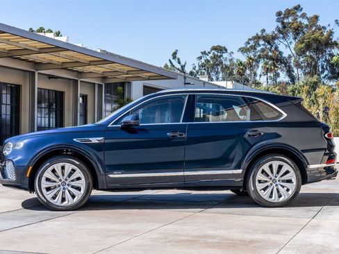 Used 2024 Bentley Bentayga image 4