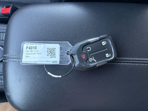 Used 2023 GMC Terrain SLT image 19