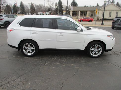 Used 2014 Mitsubishi Outlander GT image 4