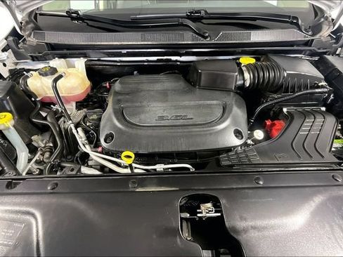 Used 2023 Chrysler Pacifica Limited FWD image 12