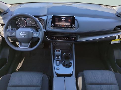 Certified 2026 Nissan Rogue SV FWD image 23