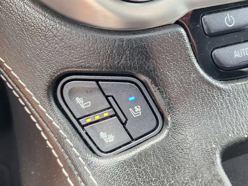 Used 2019 GMC Yukon SLT w/ Premium Edition RWD image 38